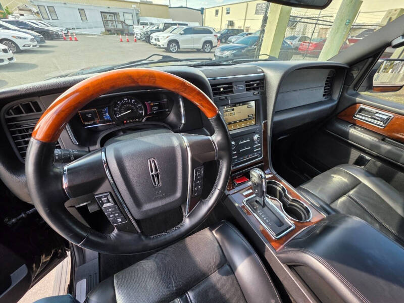 2017 Lincoln Navigator Select