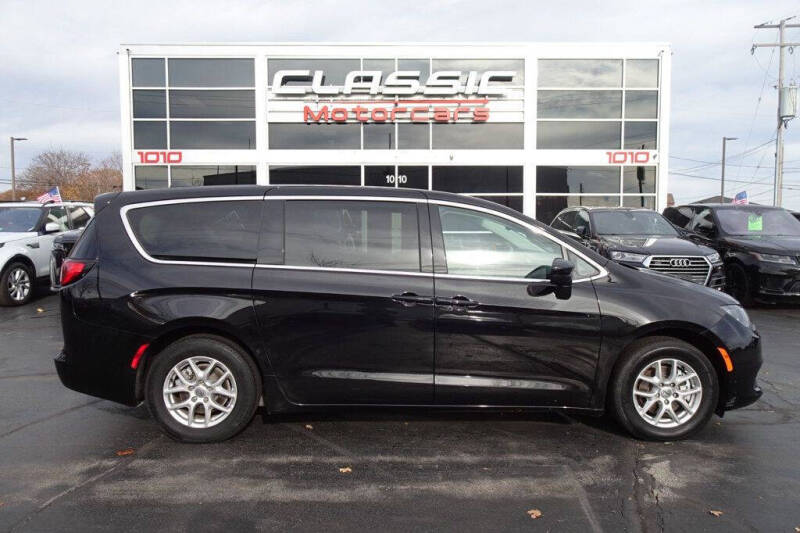 2024 Chrysler Voyager LX