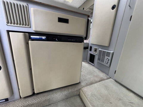 2002 Winnebago Rialta 22QD