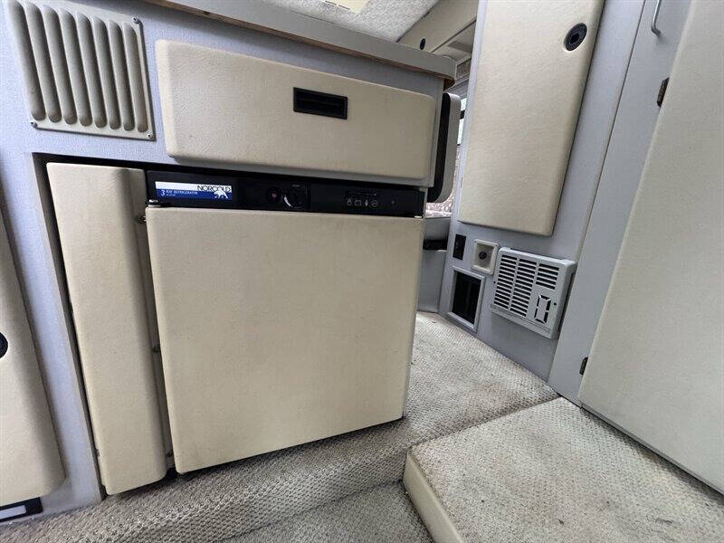 2002 Winnebago Rialta 22QD