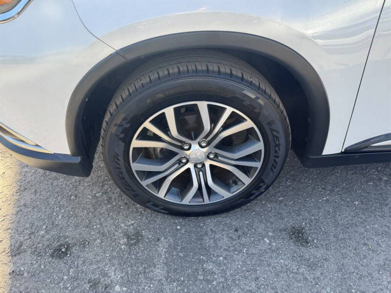 2017 Mitsubishi Outlander ES