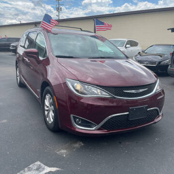 2017 Chrysler Pacifica for sale at Court House Cars, LLC in Chillicothe OH