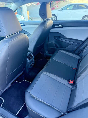 2023 Volkswagen Taos SE 4Motion