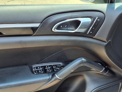 2017 Porsche Cayenne Platinum Edition