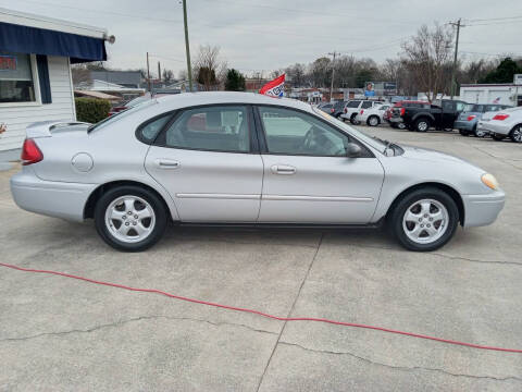 2005 Ford Taurus SE