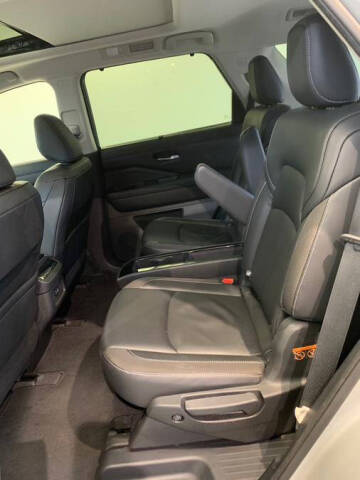 2022 Nissan Pathfinder SL