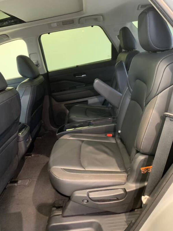 2022 Nissan Pathfinder SL