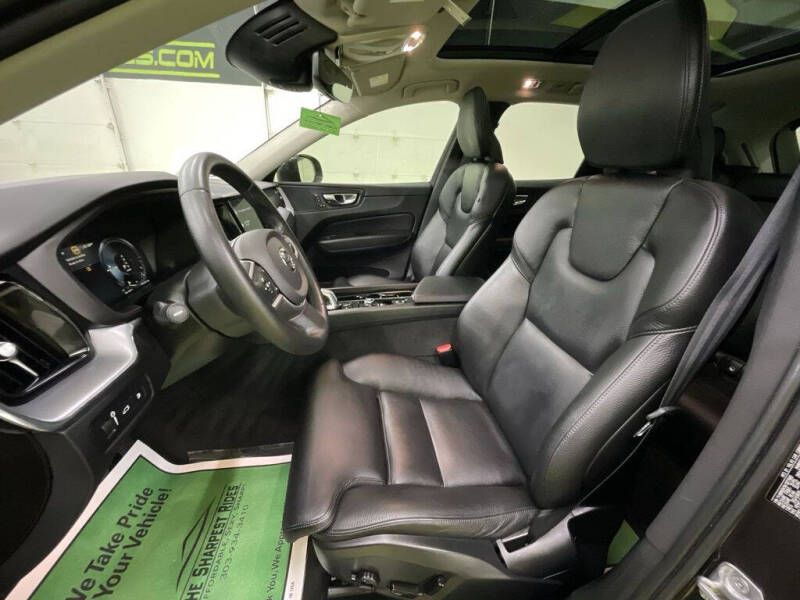 2019 Volvo XC60 T8 eAWD Momentum