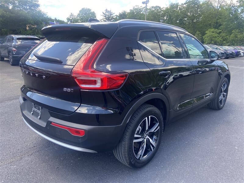 2025 Volvo XC40 B5 Core Bright Theme