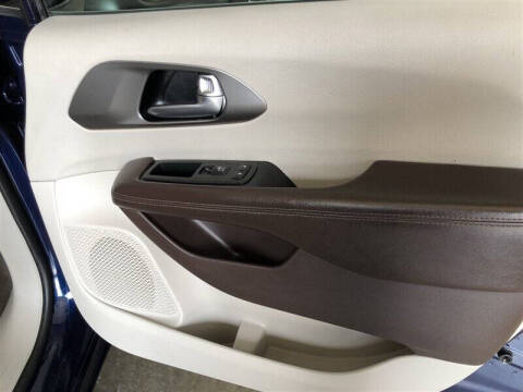 2020 Chrysler Voyager LX