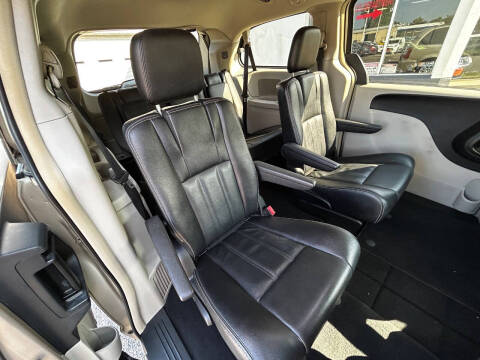 2015 Chrysler Town and Country Touring