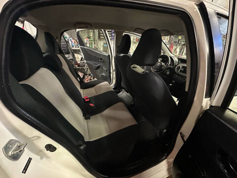 2013 Toyota Yaris 5-Door L