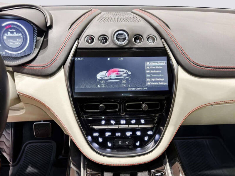 2021 Aston Martin DBX