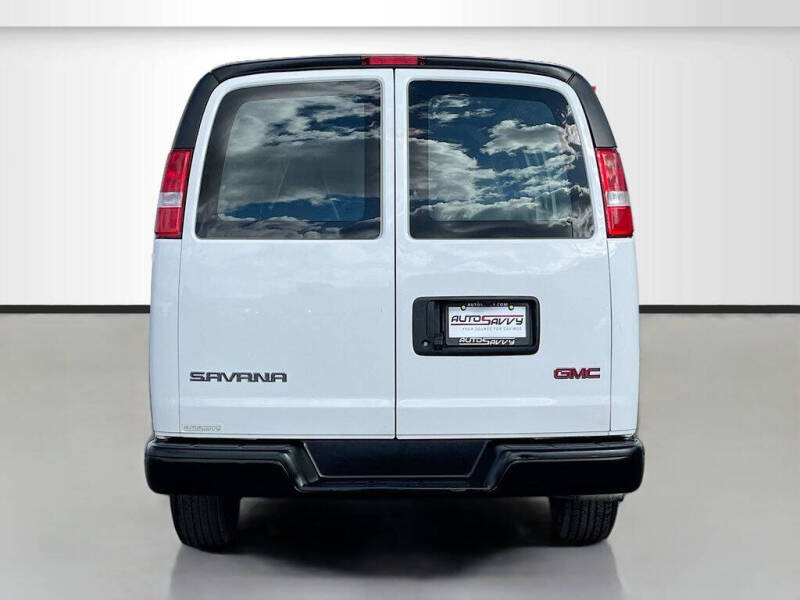 2024 GMC Savana 2500