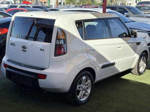 2010 Kia Soul +