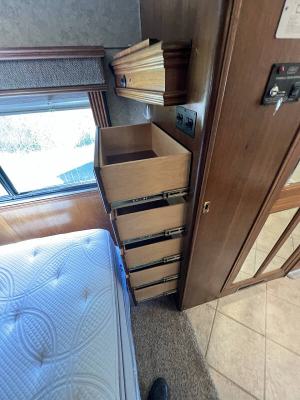 2002 Foretravel GV320 4010