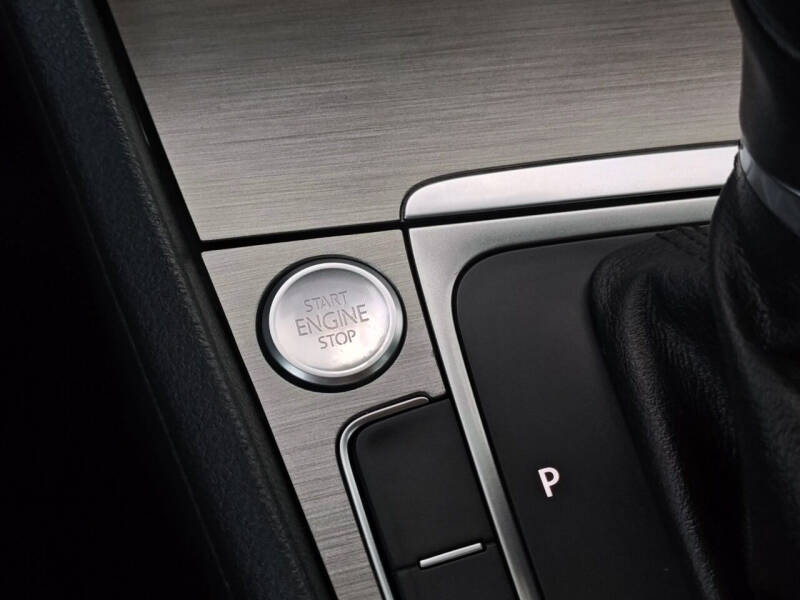 2017 Volkswagen Golf TSI S