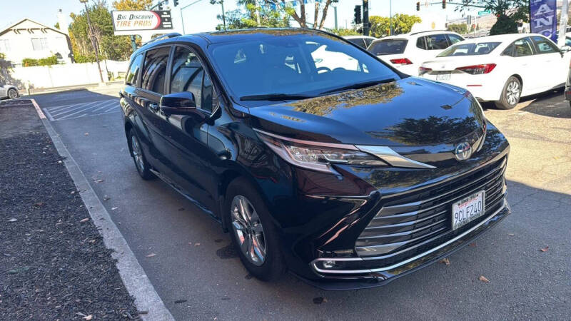 2022 Toyota Sienna Limited 7-Passenger