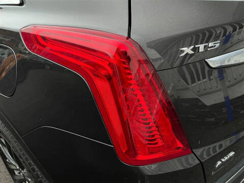 2017 Cadillac XT5 Platinum