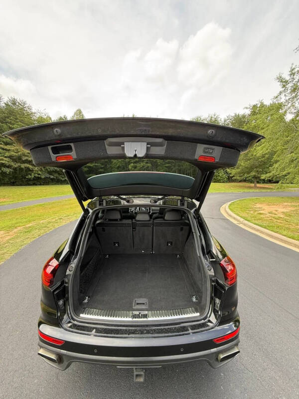 2017 Porsche Cayenne Platinum Edition