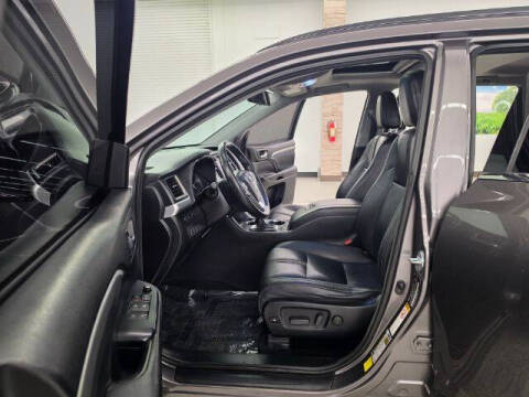 2017 Toyota Highlander SE