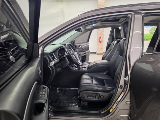 2017 Toyota Highlander SE