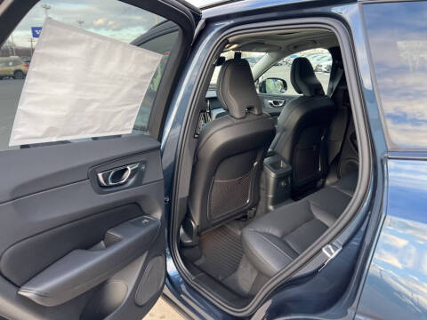 2025 Volvo XC60 T8 Plus Dark Theme