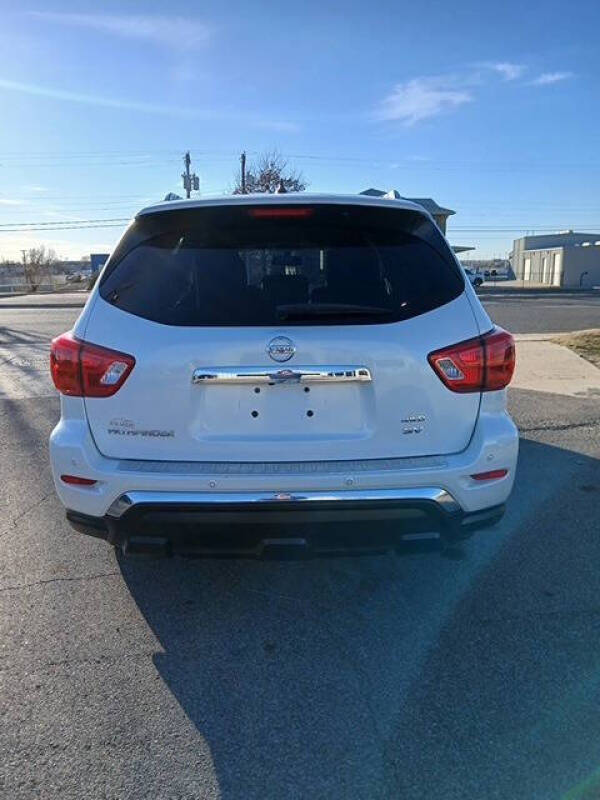 2017 Nissan Pathfinder SV