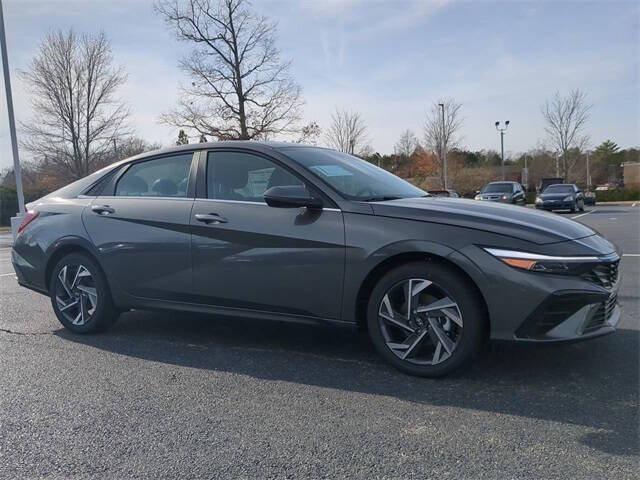 2025 Hyundai Elantra Hybrid Limited