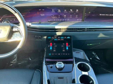 2025 Cadillac Escalade IQ Luxury 2