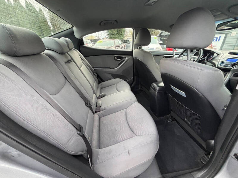 2013 Hyundai Elantra GLS photo 14