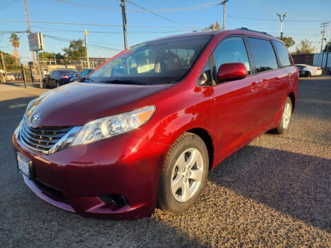 2014 Toyota Sienna LE 7-Passenger Auto Access Seat