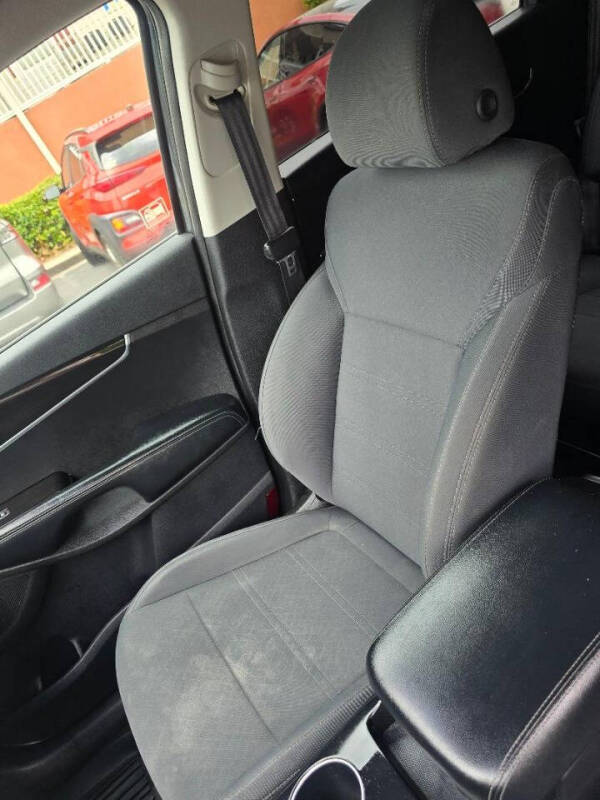 2019 Kia Sorento S V6