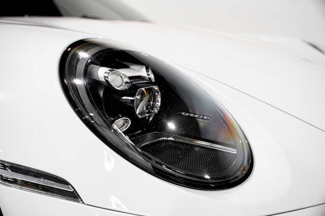 2020 Porsche 911 Carrera