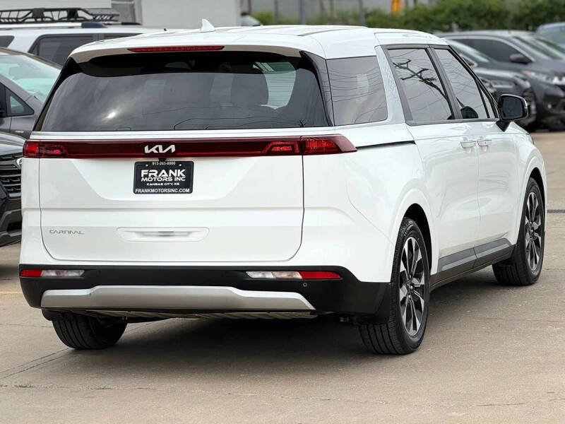 2024 Kia Carnival EX