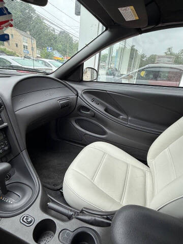 2002 Ford Mustang Deluxe