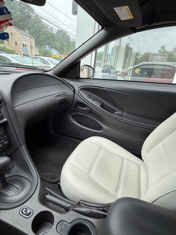 2002 Ford Mustang Deluxe