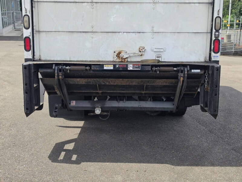2009 Freightliner M2 106