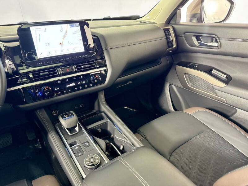 2025 Nissan Pathfinder Platinum
