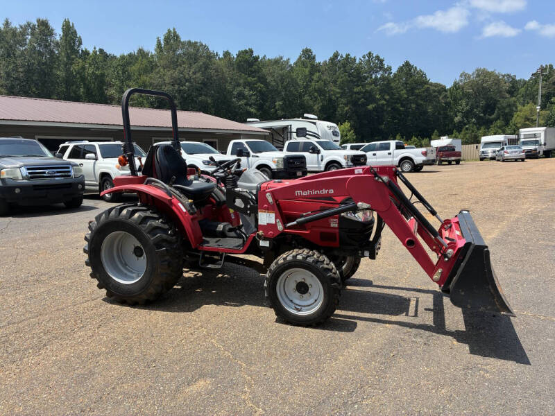 2016 Mahindra 1526