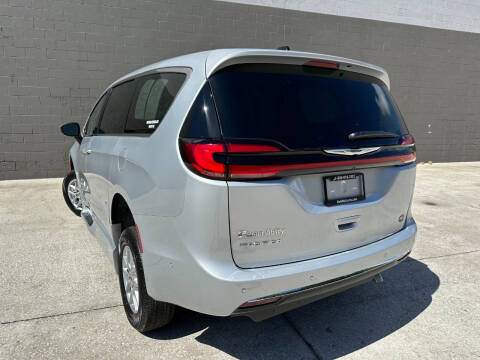 2023 Chrysler Pacifica Touring L
