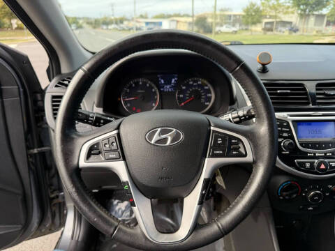 2012 Hyundai Accent SE