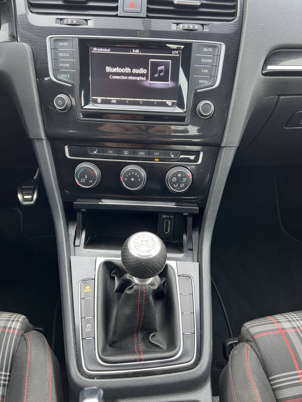 2015 Volkswagen Golf GTI S