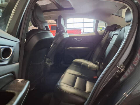 2022 Volvo S60 B5 Momentum