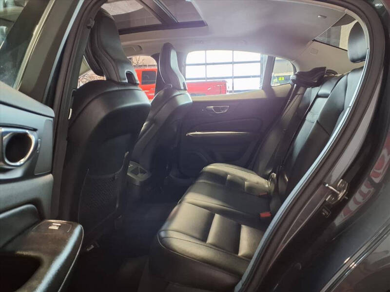 2022 Volvo S60 B5 Momentum