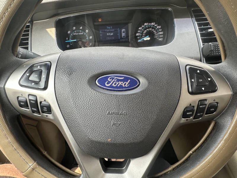 2013 Ford Taurus SE