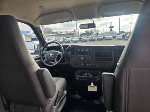 2025 Chevrolet Express 2500
