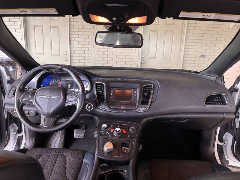 2016 Chrysler 200 S