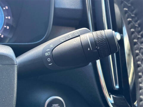 2024 Volvo XC40 B5 Plus Dark Theme