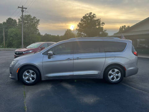 2017 Chrysler Pacifica Touring-L Plus